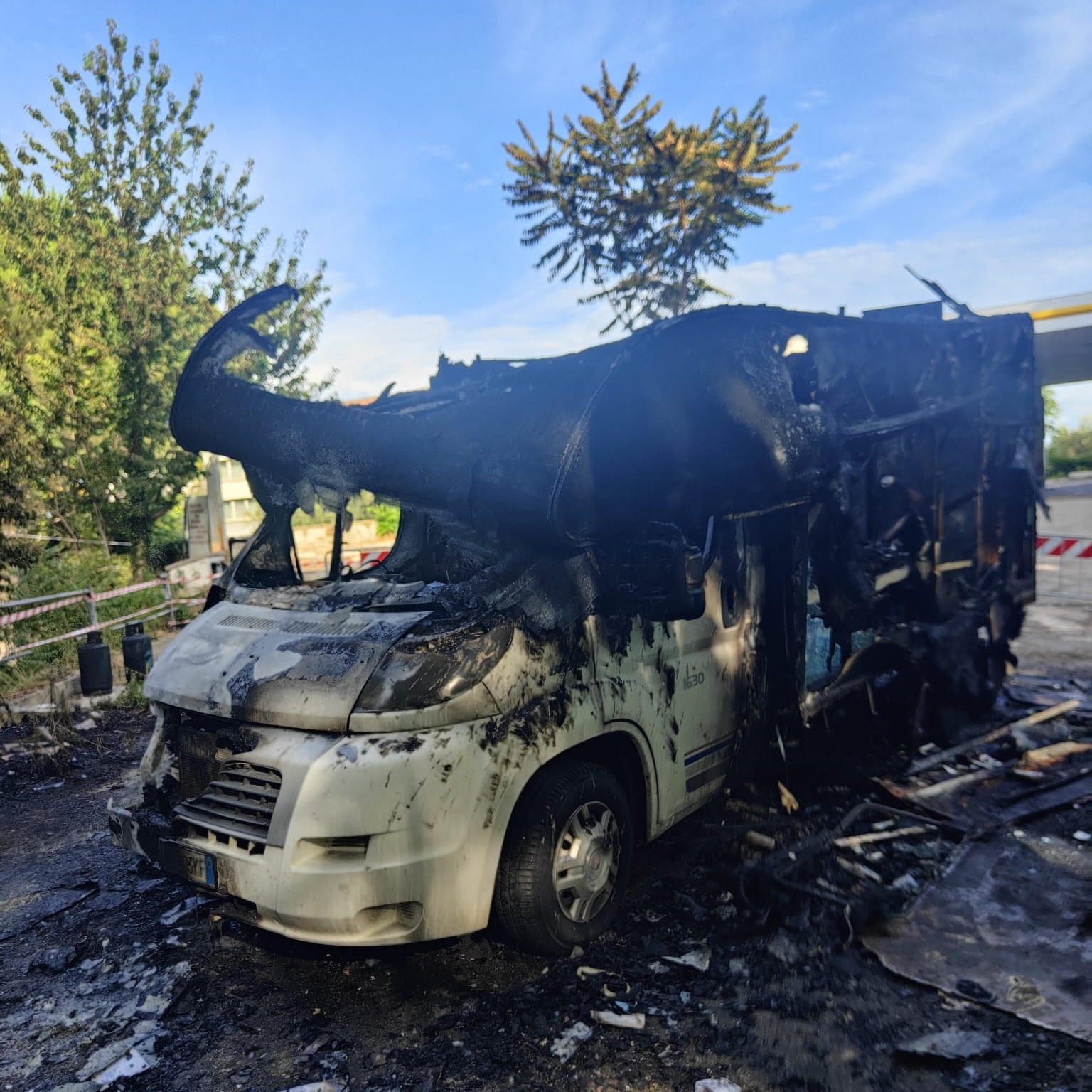 Nuovo incendio del camper dell’Unità di strada della cooperativa Borgorete: “Esprimiamo solidarietà a tutti i soci”